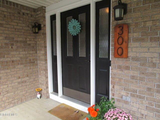 300 Debbie Drive, Schenectady, NY, photo 4