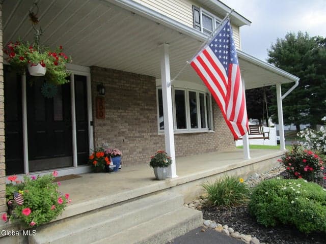 300 Debbie Drive, Schenectady, NY, photo 5