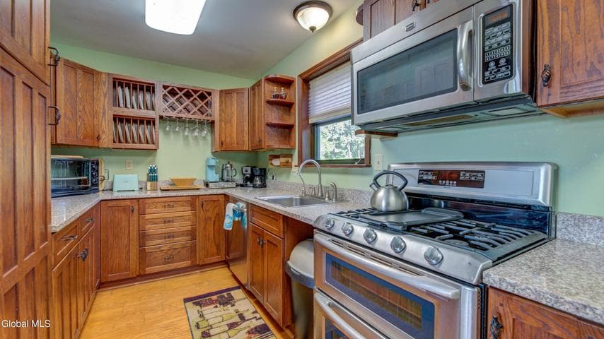 19 Curtain Avenue, Mayfield, NY, photo 3