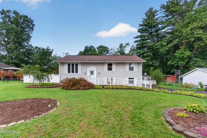 21 Evergreen, Clifton Park, NY, photo 2