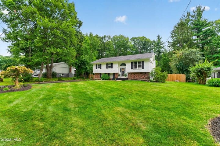 35 Acorn Avenue, Clifton Park, NY, photo 4
