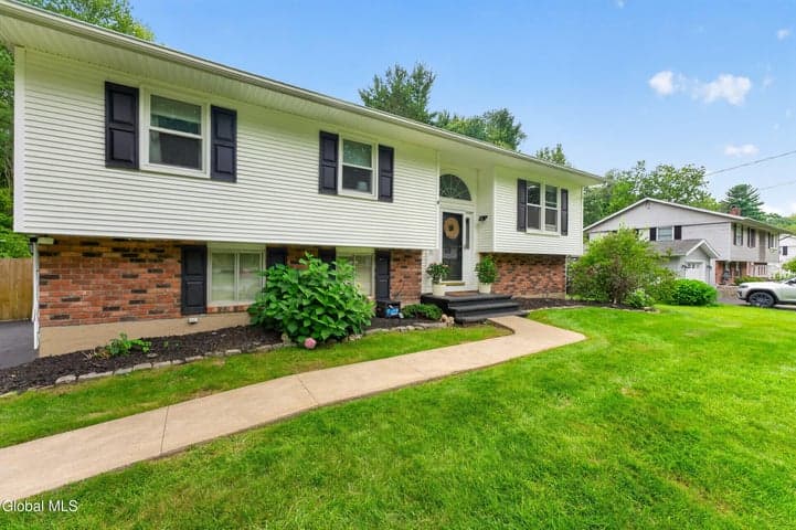 35 Acorn Avenue, Clifton Park, NY, photo 1