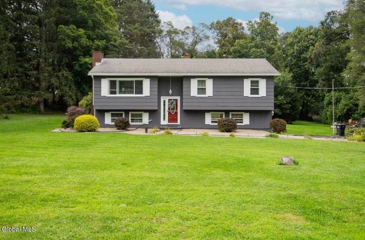 39 Hicks Road, Queensbury, NY, photo 1