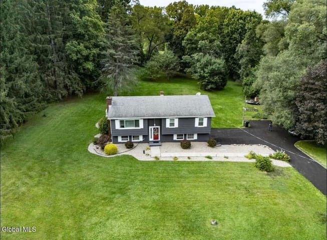 39 Hicks Road, Queensbury, NY, photo 5