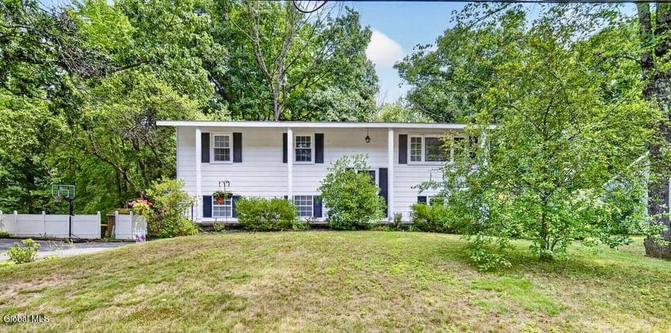 124 Hathorn Boulevard, Saratoga Springs, NY, photo 1