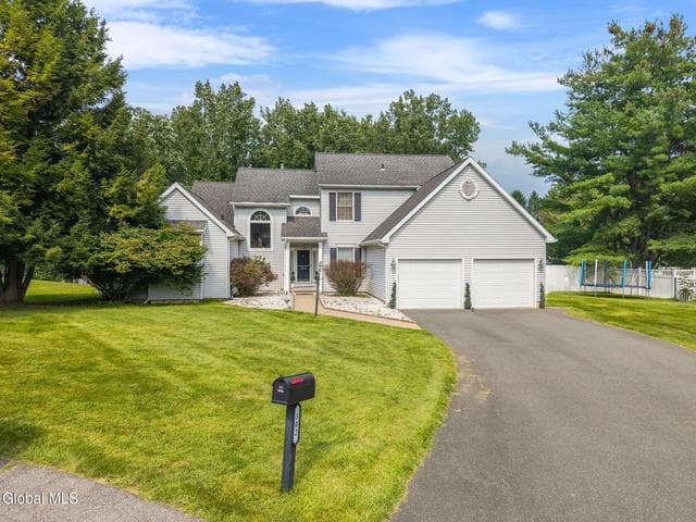 302 Quidor Court, Slingerlands, NY