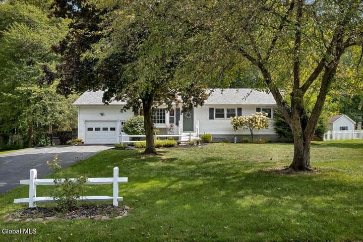 54 Patroon Place, Clifton Park, NY, photo 2