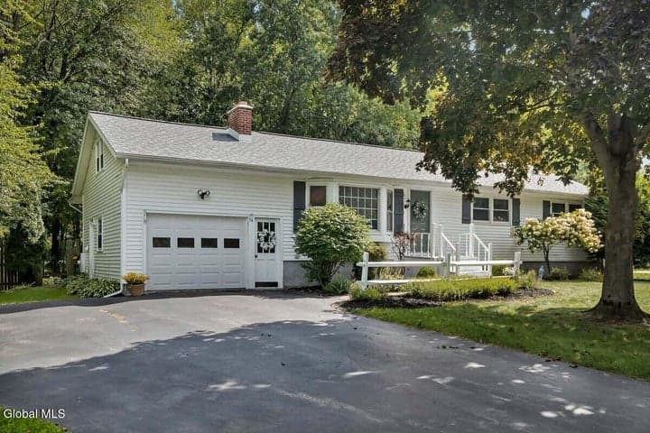 54 Patroon Place, Clifton Park, NY, photo 3