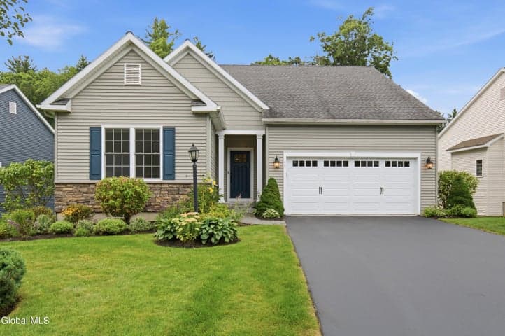 17 Linden Drive, Halfmoon, NY