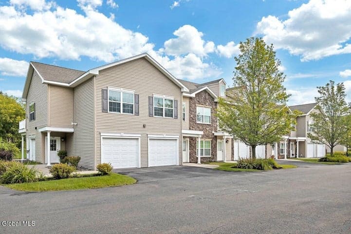 103 Worthington Terrace, North Greenbush, NY, photo 2