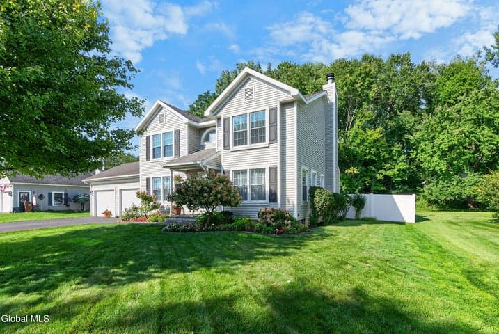25 Erie Drive, Slingerlands, NY, photo 3