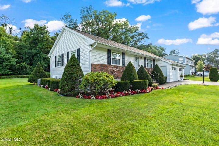 1046 Gates Drive, Schenectady, NY, photo 2