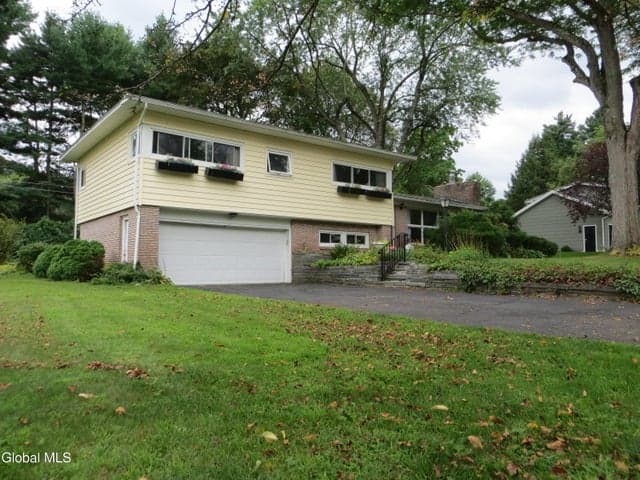 7 Paul Holly Drive, Loudonville, NY, photo 3