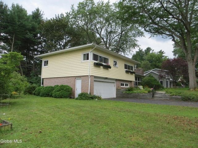 7 Paul Holly Drive, Loudonville, NY, photo 4