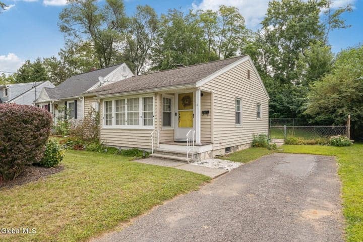 11 Fuller Terrace, Colonie, NY, photo 2
