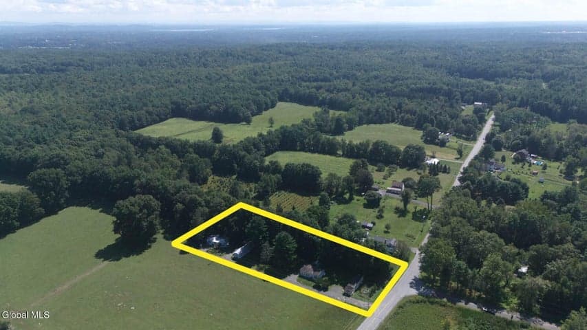 224 S Greenfield Road, Greenfield, NY