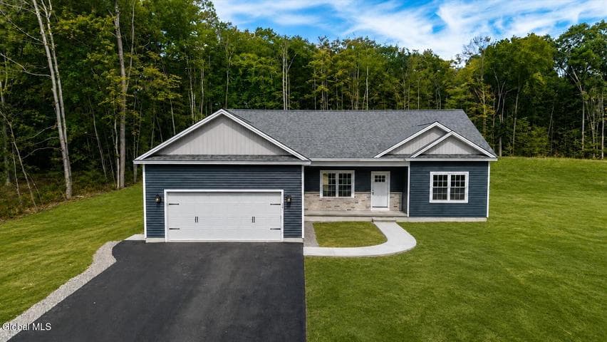 18 Wolfe Road, Queensbury, NY, photo 1