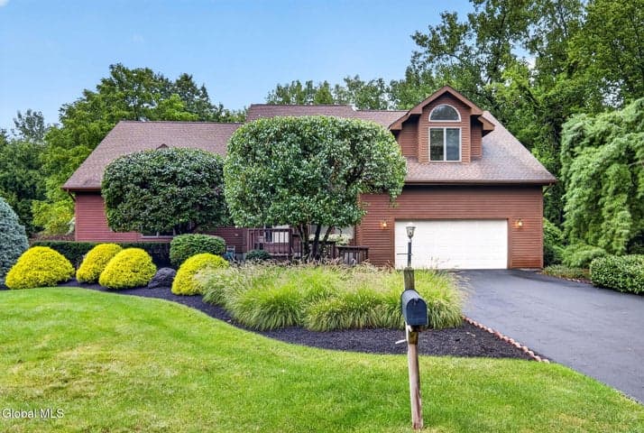 21 Carriage Hill Drive, Latham, NY, photo 1