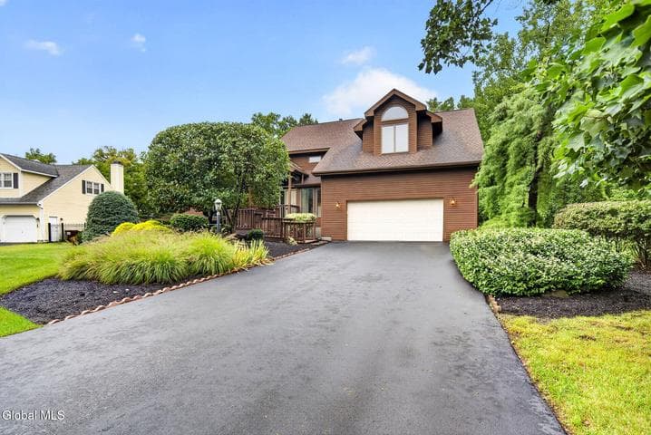 21 Carriage Hill Drive, Latham, NY, photo 3