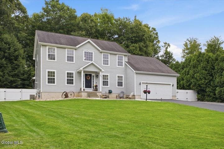 22 Timbira Drive, Wilton, NY, photo 2