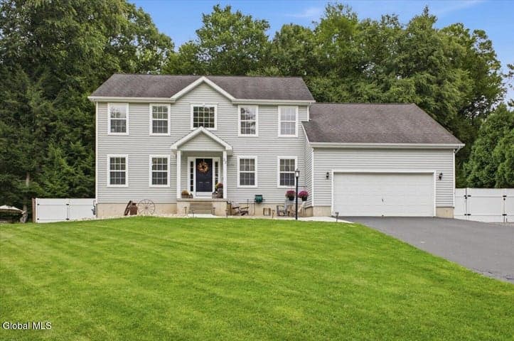 22 Timbira Drive, Wilton, NY, photo 1