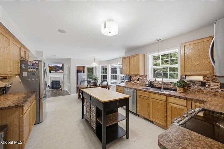 22 Timbira Drive, Wilton, NY, photo 5