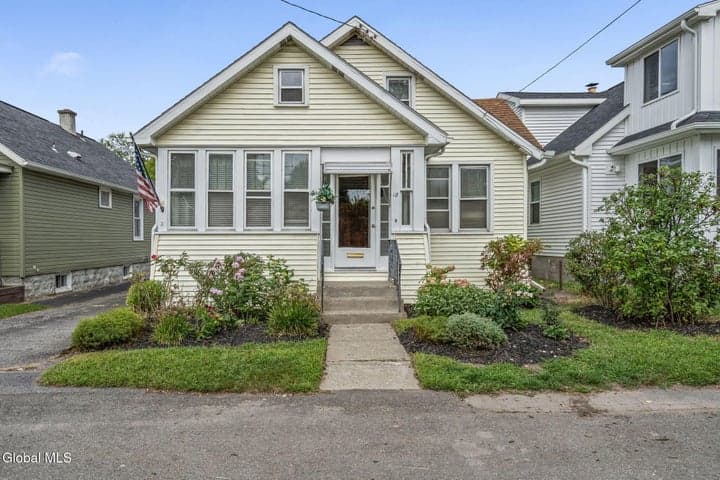 18 Weymouth Street, Albany, NY, photo 1