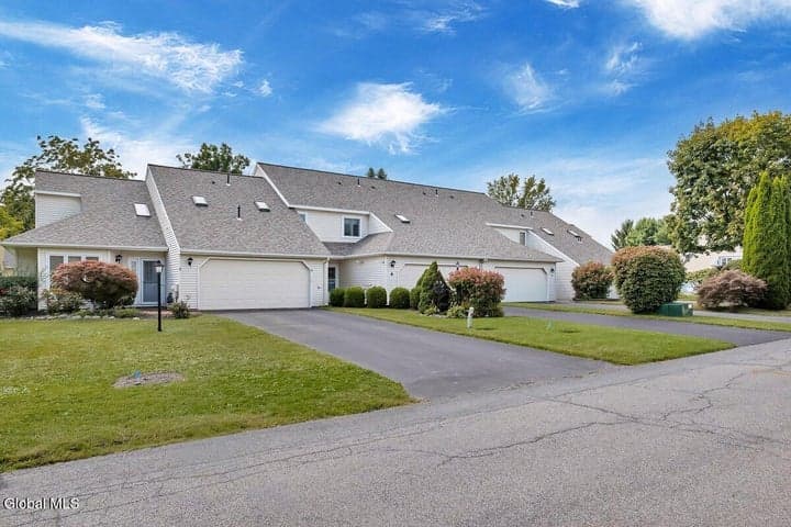 4 Rusfield Drive, Glenmont, NY