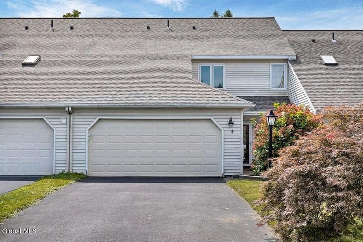 4 Rusfield Drive, Glenmont, NY, photo 2