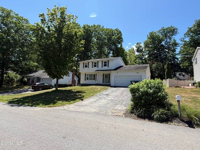 11 Wampum Drive, Saratoga Springs, NY, photo 2
