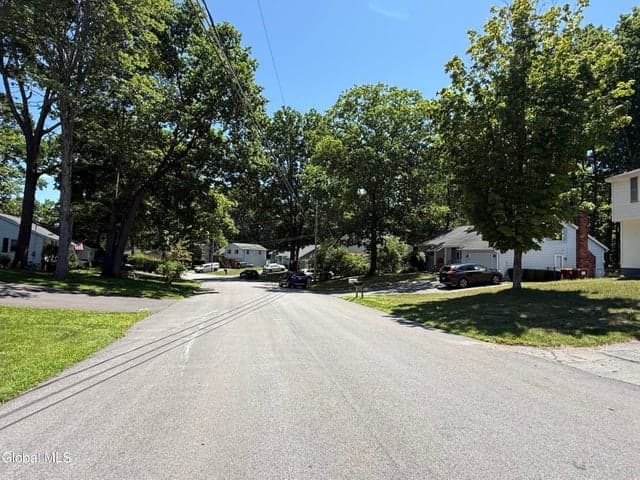11 Wampum Drive, Saratoga Springs, NY, photo 4