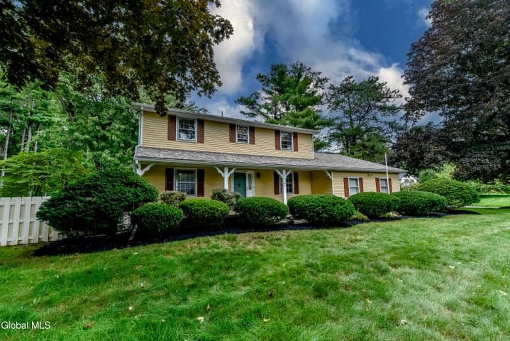 7 Southcrest Drive, Clifton Park, NY, photo 2
