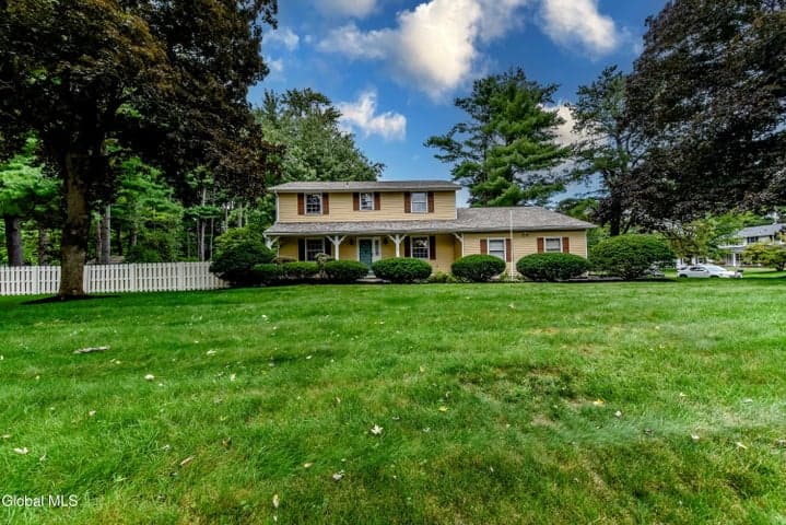7 Southcrest Drive, Clifton Park, NY