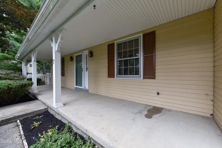 7 Southcrest Drive, Clifton Park, NY, photo 4