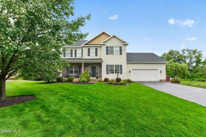 11 Oreshan Court, Colonie, NY, photo 1