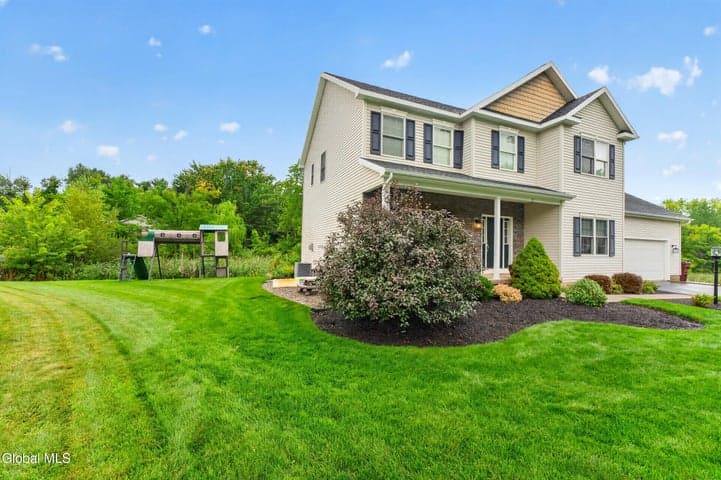 11 Oreshan Court, Colonie, NY, photo 3