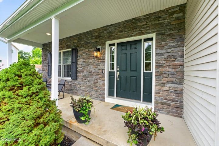 11 Oreshan Court, Colonie, NY, photo 5