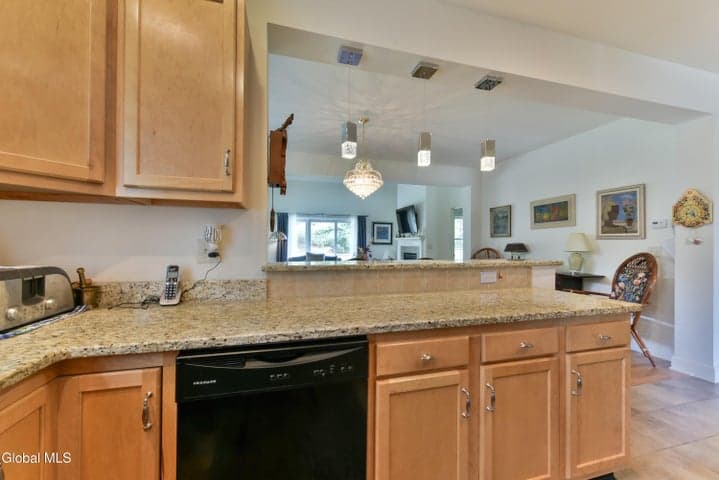 18 Meldon Circle, Queensbury, NY, photo 4