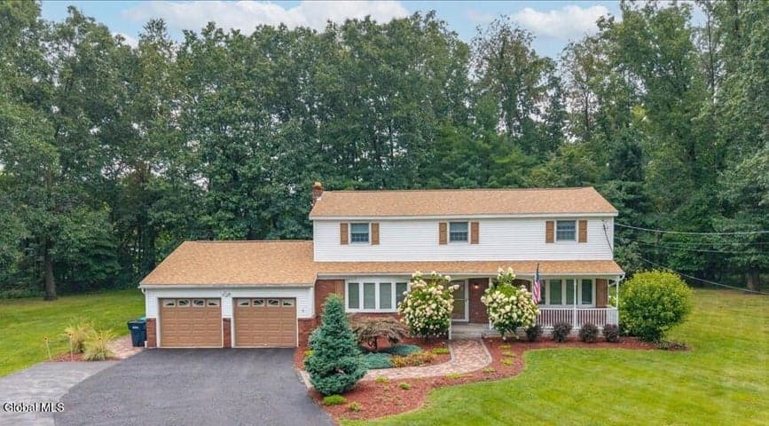 8 Colonial Court, Clifton Park, NY