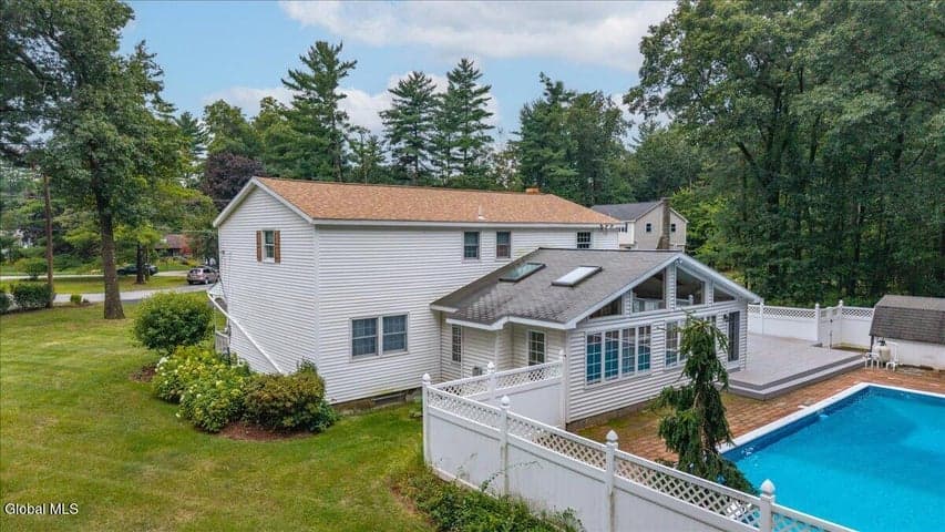 8 Colonial Court, Clifton Park, NY, photo 4