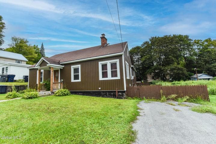 207 Oak Street, Corinth, NY, photo 2