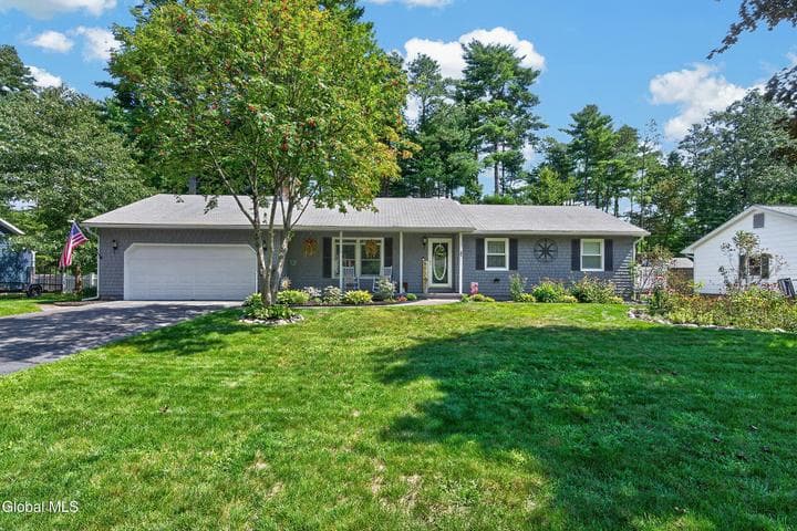 17 Crownwood Lane, Queensbury, NY, photo 1