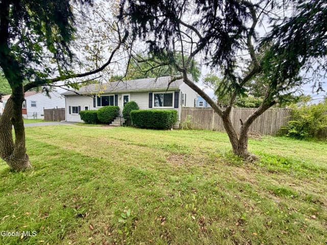 11 Pershing Drive, Latham, NY, photo 2