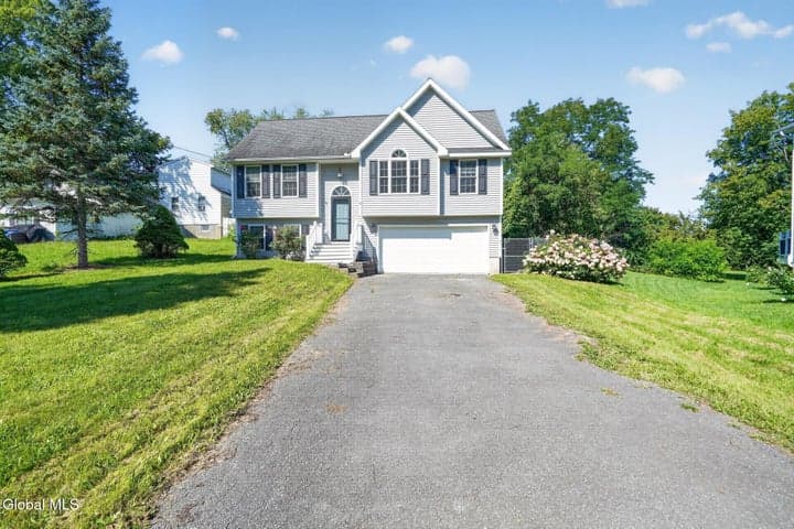 15 St Claire Avenue, East Greenbush, NY, photo 1