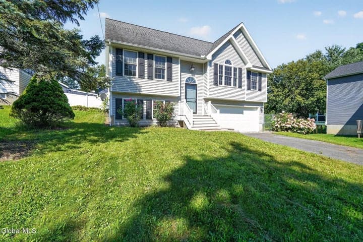 15 St Claire Avenue, East Greenbush, NY, photo 2