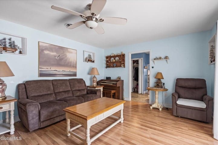 1 Erlynn Place, Colonie, NY, photo 2