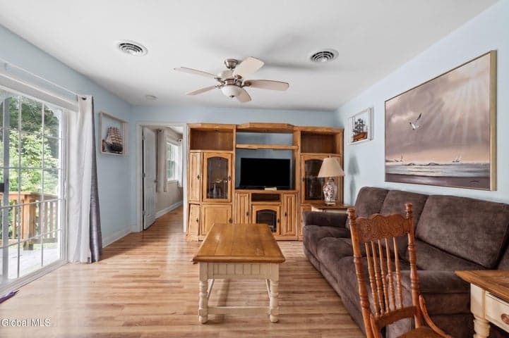 1 Erlynn Place, Colonie, NY, photo 3