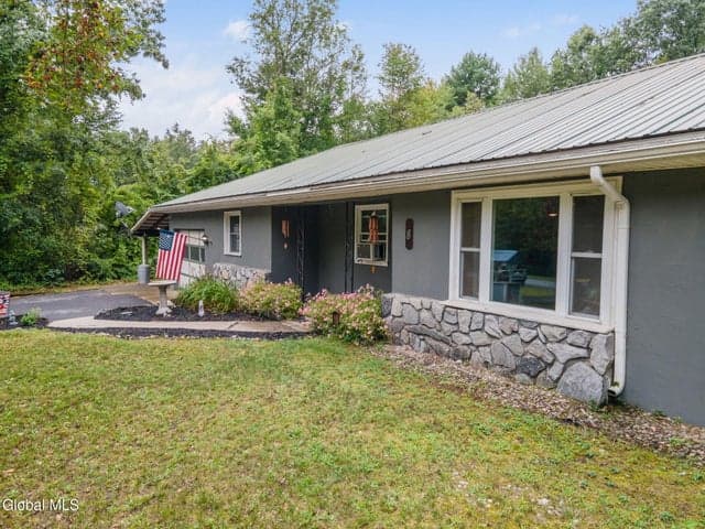 8 Michael Road, Moreau, NY, photo 3