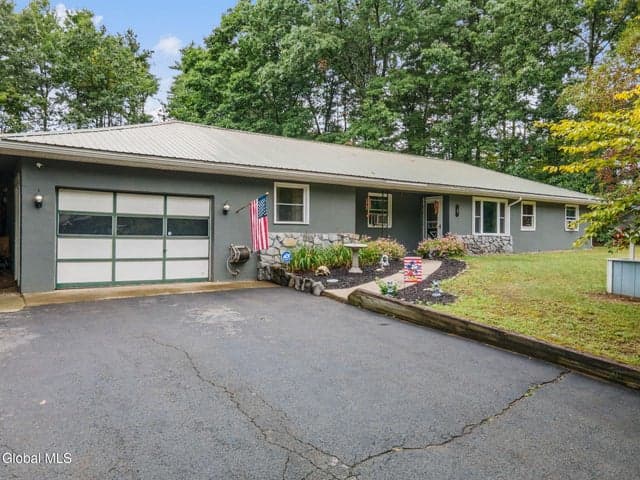 8 Michael Road, Moreau, NY, photo 2