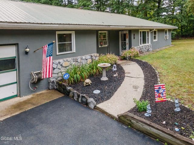 8 Michael Road, Moreau, NY, photo 4